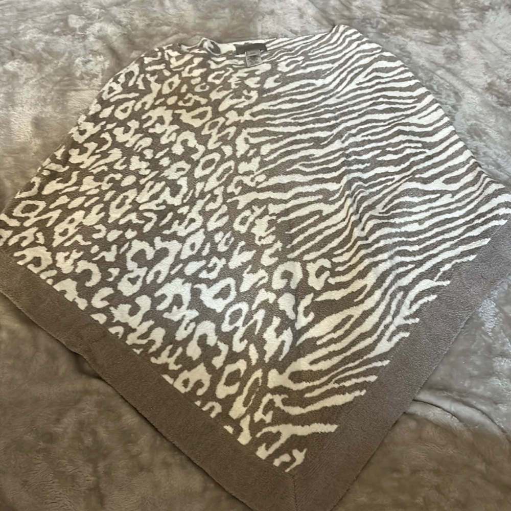 Barefoot dreams cozychic ultra light ocean breeze poncho in animal print